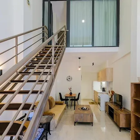 Comfort Loft, 1' Walk To Ippokratio Hospital *