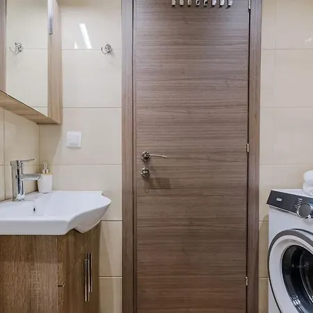 Appartamento Comfort Loft, 1' Walk To Ippokratio Hospital Salonicco
