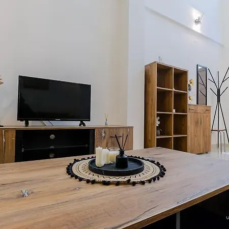 Comfort Loft, 1' Walk To Ippokratio Hospital