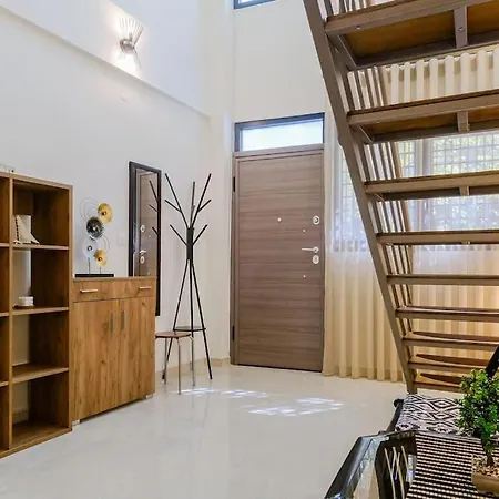 Comfort Loft, 1' Walk To Ippokratio Hospital Apartment
